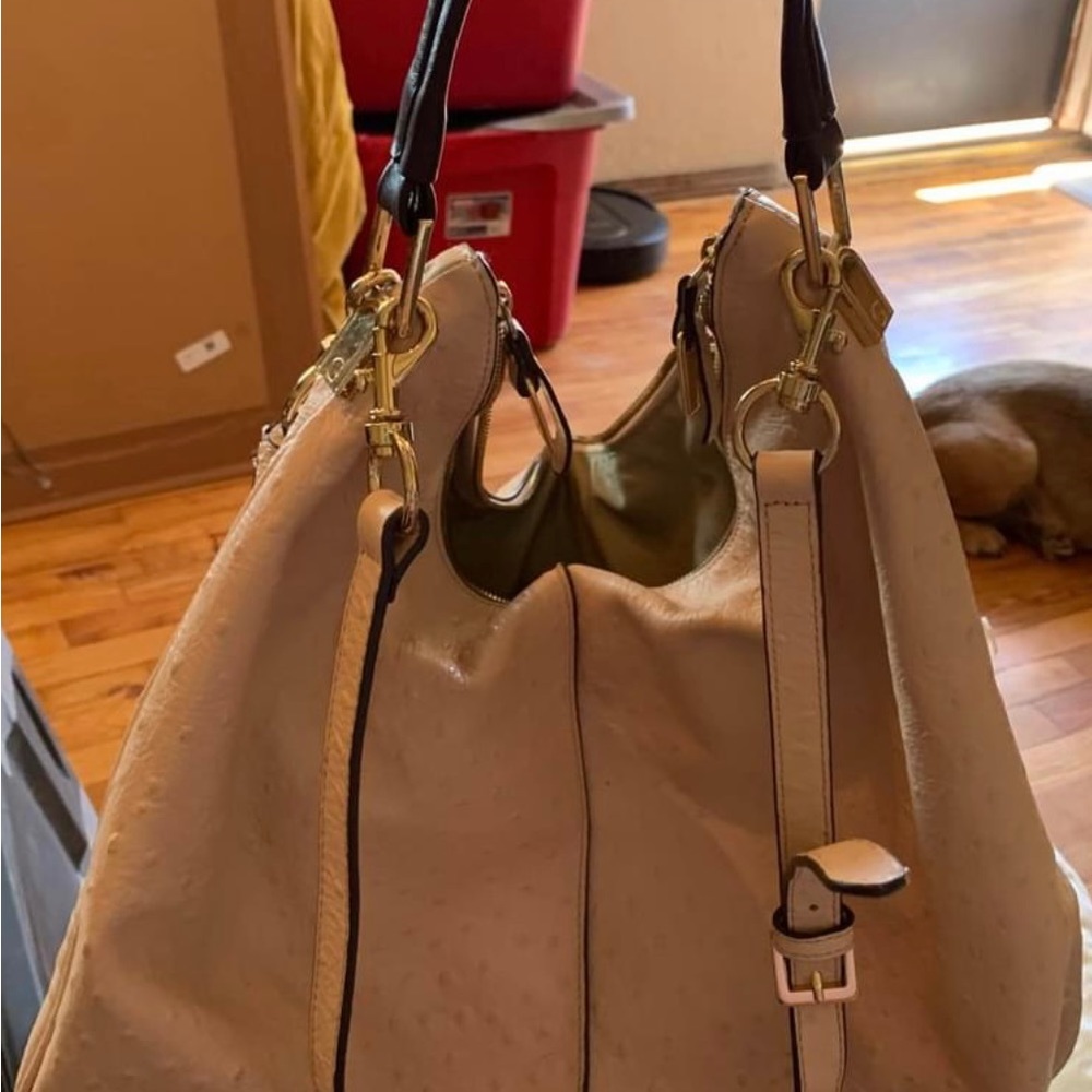 GILI Leather Hobo bag. Ostrich embossed. Should strap and crossbody strap.